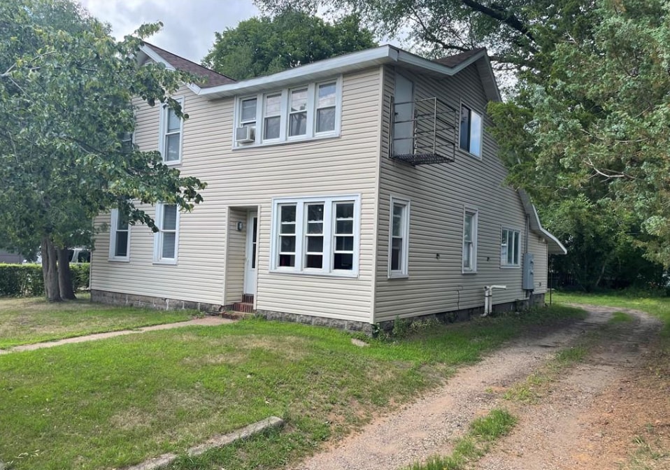 1162 E Madison St Unit 2, Eau Claire, WI 54703 Apartments in Eau