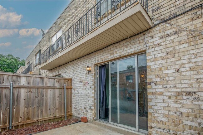 Foto del edificio - 2117 Giuffrias Ave