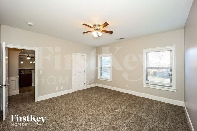 Building Photo - 9172 Overlook Dr