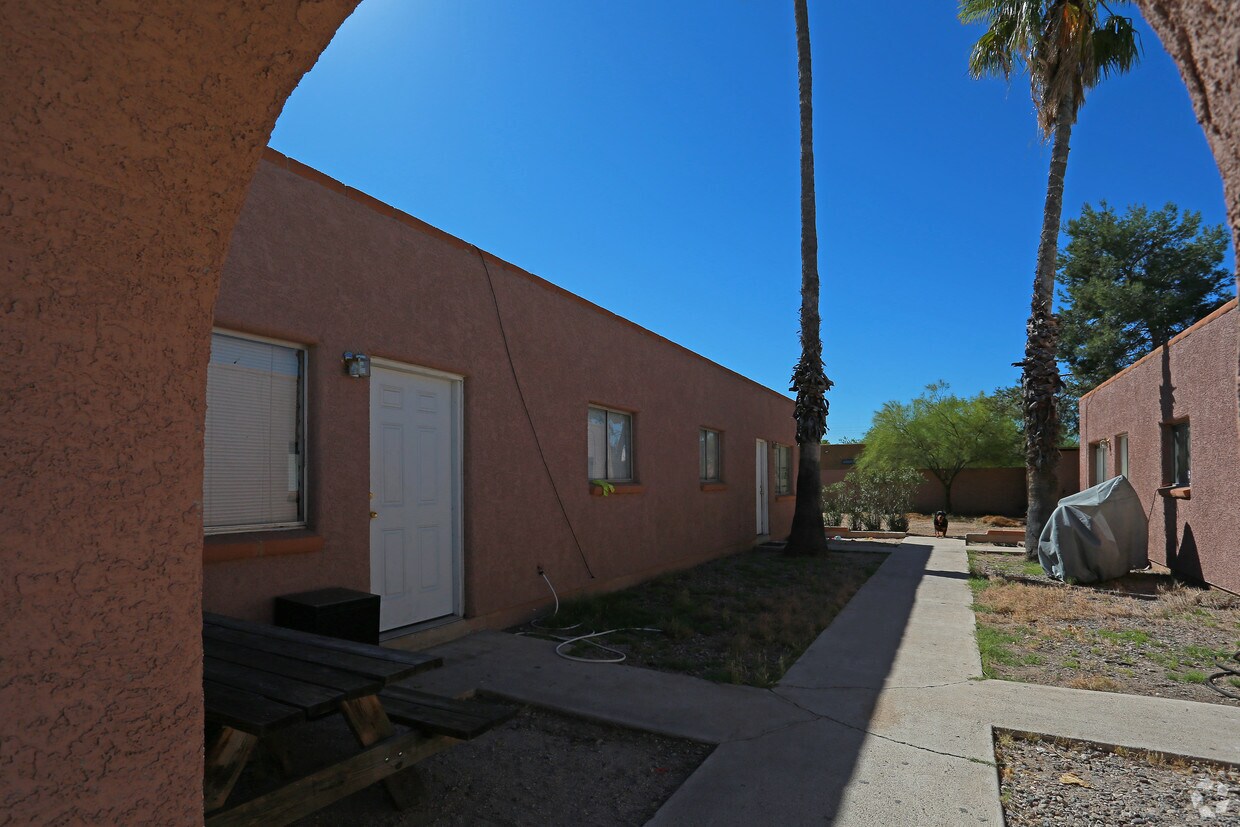 Building Photo - 223-225 W Glenn St