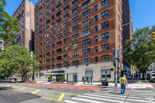 Building Photo - 1523-1535 Second Ave