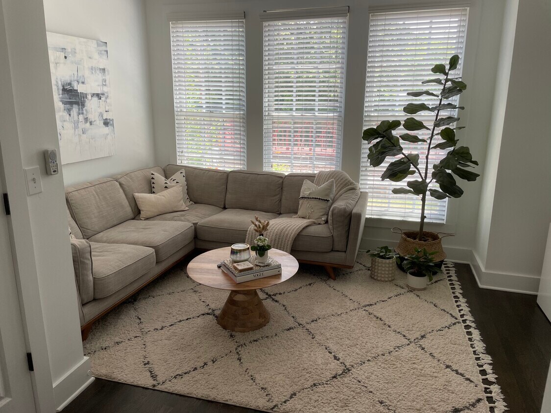 Primary Photo - 1300 DeKalb Ave NE