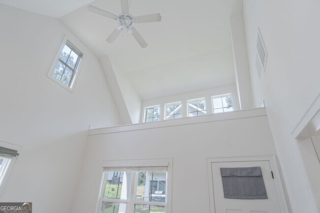Foto del edificio - 2400 Lowe St NW
