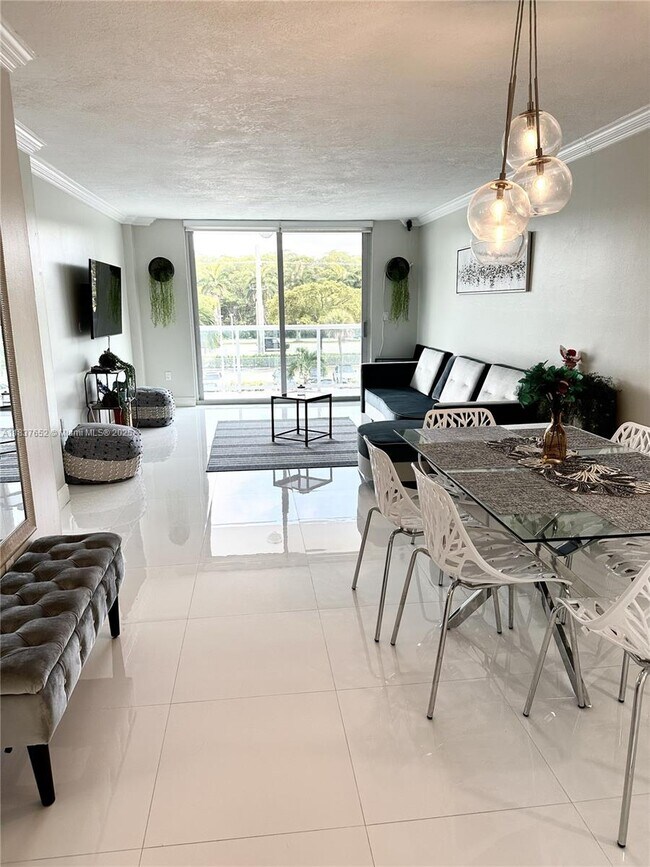 Foto del edificio - 2841 NE 163rd St