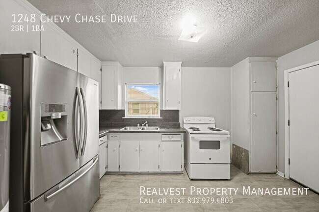 Building Photo - 1248 Chevy Chase Dr