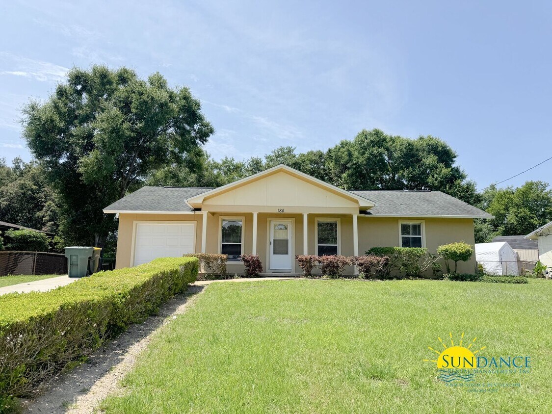 Foto principal - Fully Renovated 3-Bedroom Home in Prime Fo...