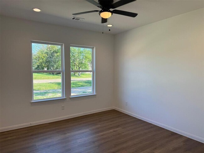 Foto del edificio - 6405 Carver Ave
