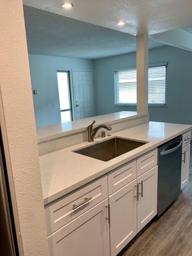 Foto del edificio - Upgraded Carpinteria Townhome- Great Commu...