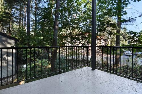 Building Photo - 2 bedroom in Bellevue WA 98007