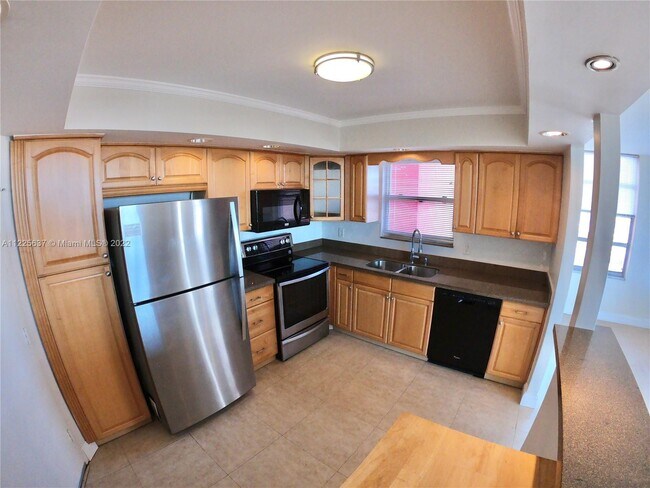 Building Photo - 1301 NE Miami Gardens Dr