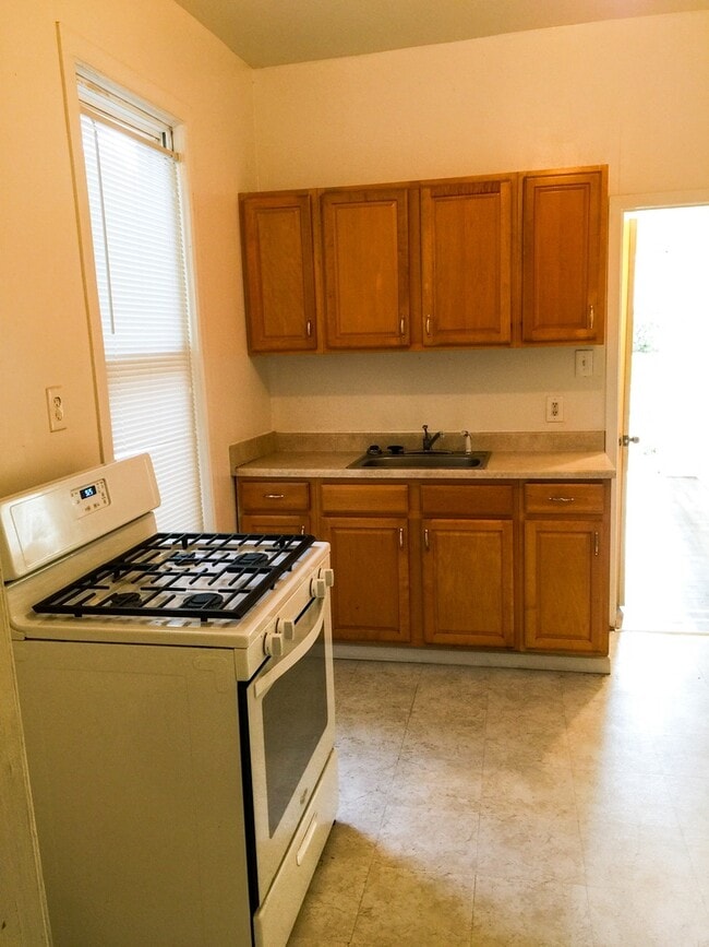 Building Photo - 2BR/1BA Single Family House with basement work-space and big yard!