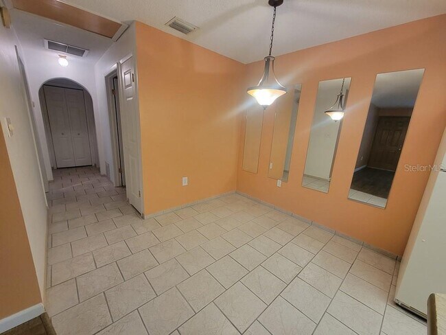 Building Photo - 6141 Chesham Dr