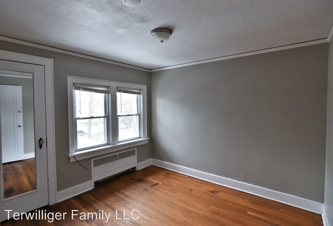 Building Photo - 2 br, 1 bath Apartment - 8 Lincoln