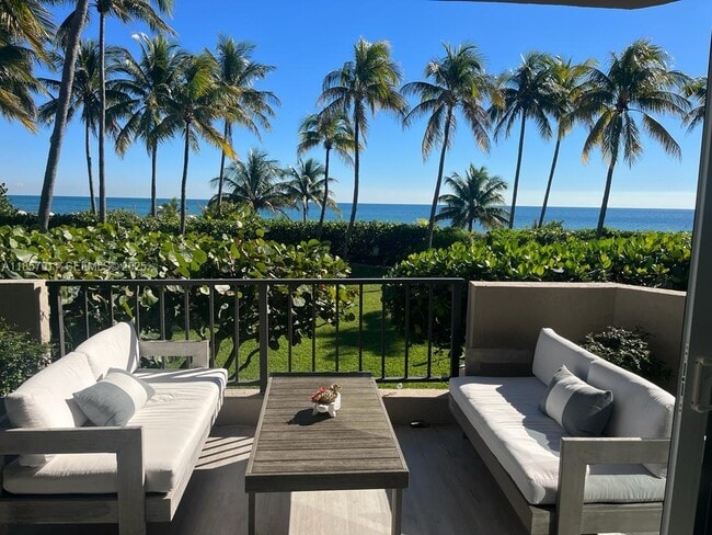 Foto del edificio - 201 Crandon Blvd