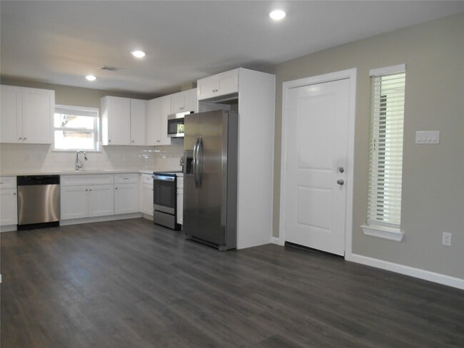 Building Photo - 1547 Greenfield Rd