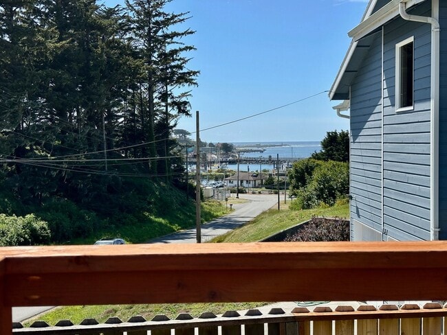 Building Photo - 2 BD | 2 BA Home with Garage + Stunning Wa...