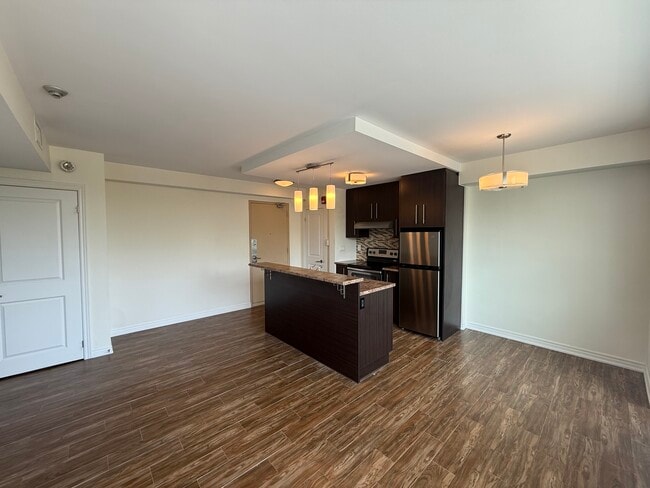 Building Photo - 1809 Lawrence Av W
