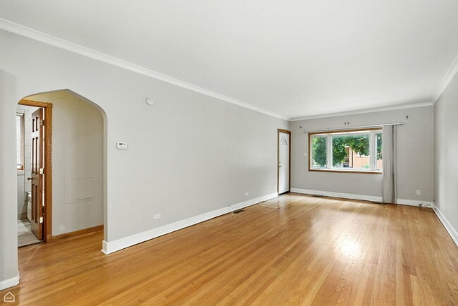 Foto del edificio - 5837 W Peterson Ave