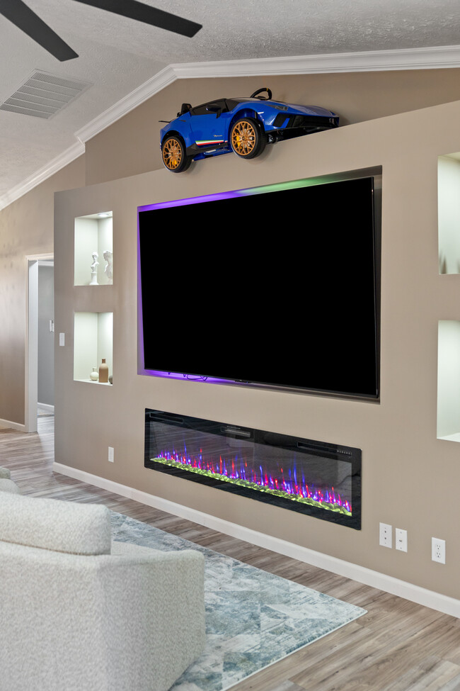 Building Photo - 25 Kettle Ct