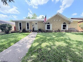 Building Photo - 407 Ivy Way