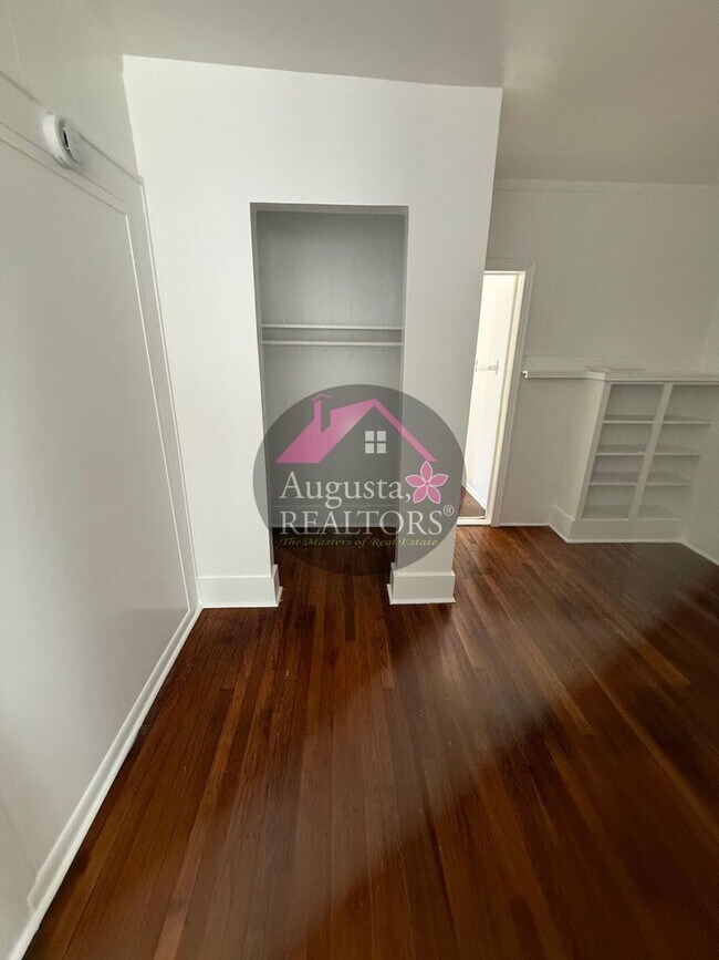 Foto del edificio - Large one bedroom near ACU