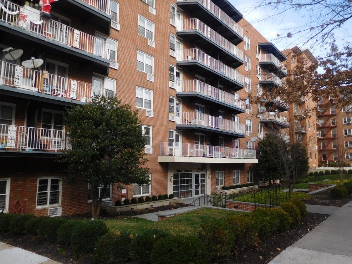 Primary Photo - 139-81 35th Ave