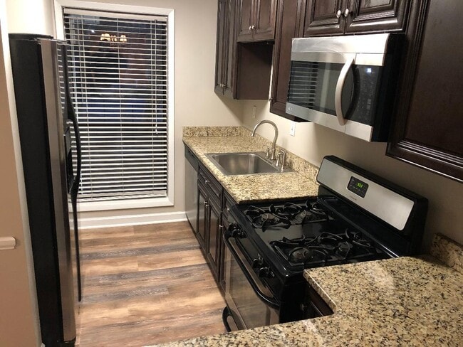 Foto del edificio - 615 Wynnes Ridge Cir SE