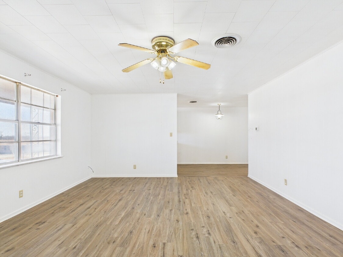 Primary Photo - "Charming 1-Bedroom Haven in Fredericksbur...