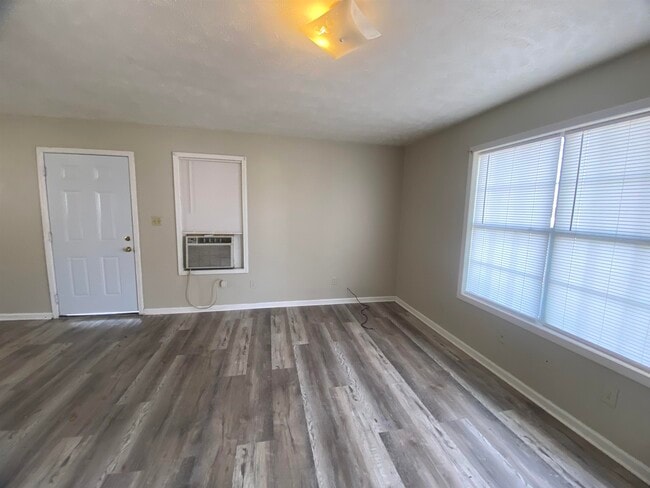Building Photo - 453 Otis Dr