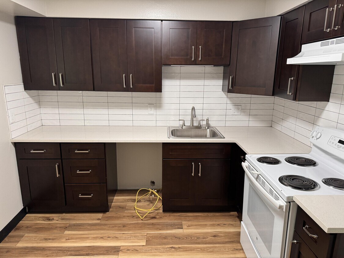 Primary Photo - 495 W Clarendon St