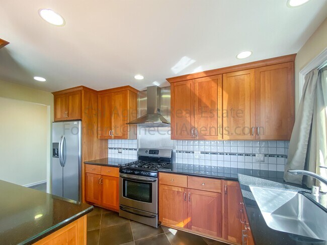 Foto del edificio - 6751 Cutting Blvd