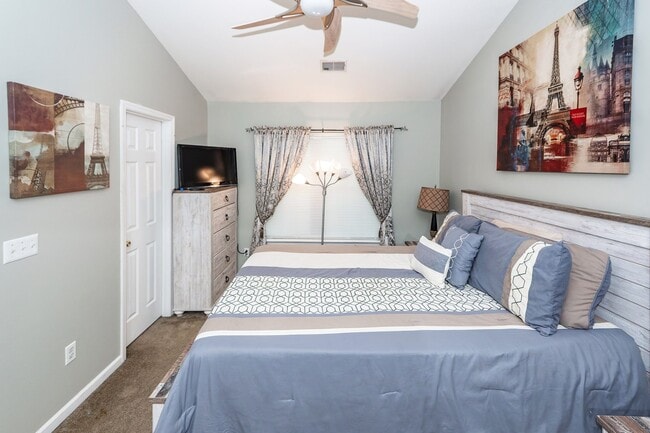 Foto del edificio - 7988 Shadow Oak Dr