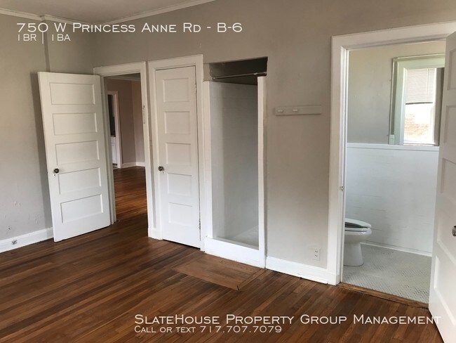 Building Photo - One Bedroom Apartment