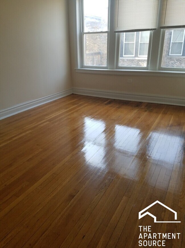 Foto del edificio - 2404 W 63rd St