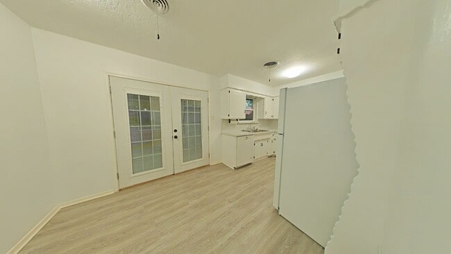 Building Photo - 4623 SE Mieling Dr