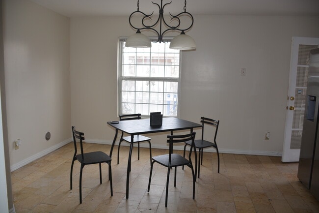 Foto del edificio - 1111 Terrace Ct