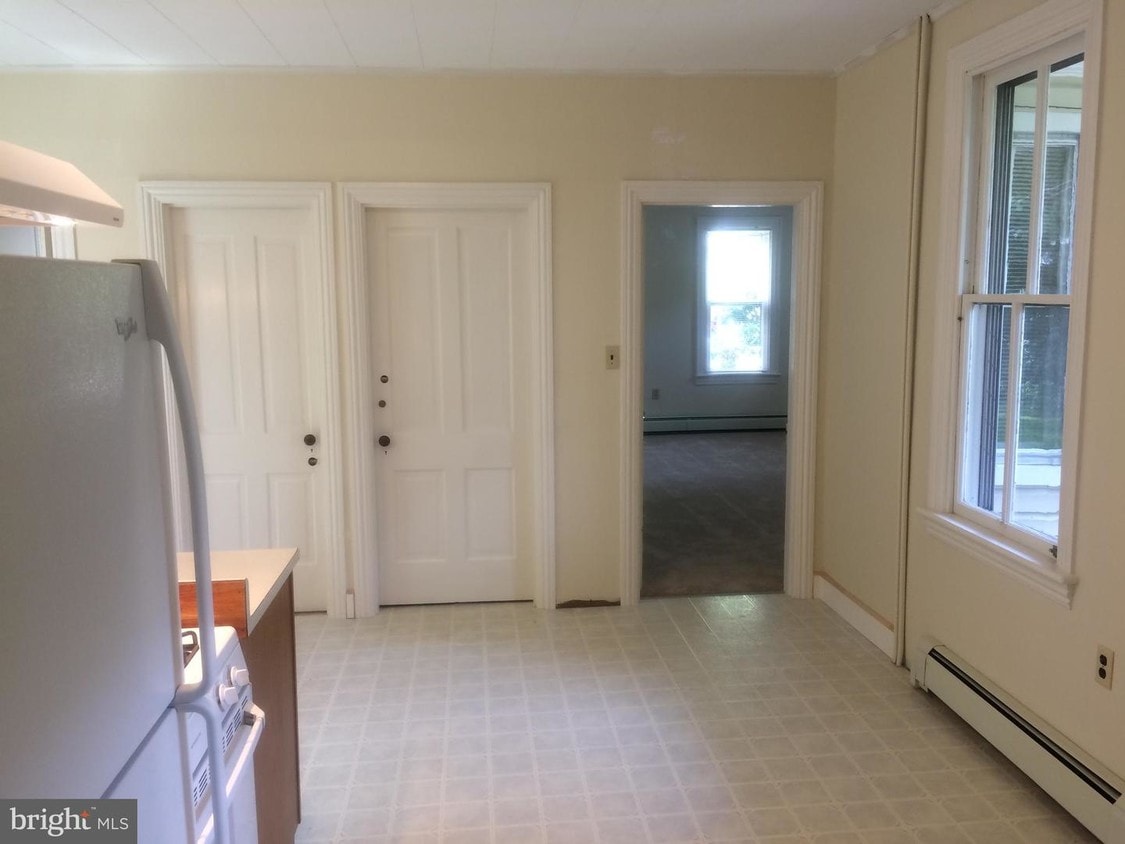 507 W Main St, Mechanicsburg, PA 17055 Room for Rent in Mechanicsburg