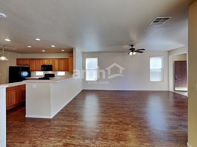 Foto del edificio - 8802 Salvestrin Point Ave