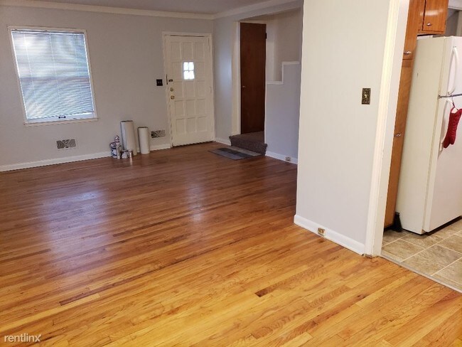Building Photo - 2 br, 1 bath Townhome - 909 E Forest Ave