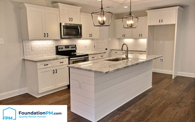 Building Photo - 1155 Brado Dr