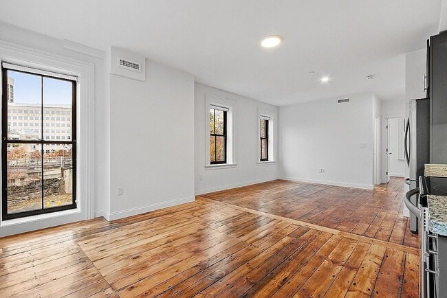 Building Photo - 205 Summer St