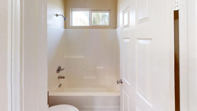 Foto del edificio - Beautiful Newly Upgraded 4 bedroom 3 bathr...