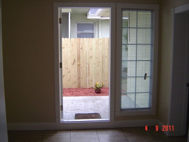 Building Photo - 233 Gatewood Dr