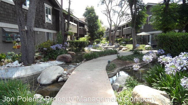 Building Photo - Studio, 1 bath House - 172 Streamwood