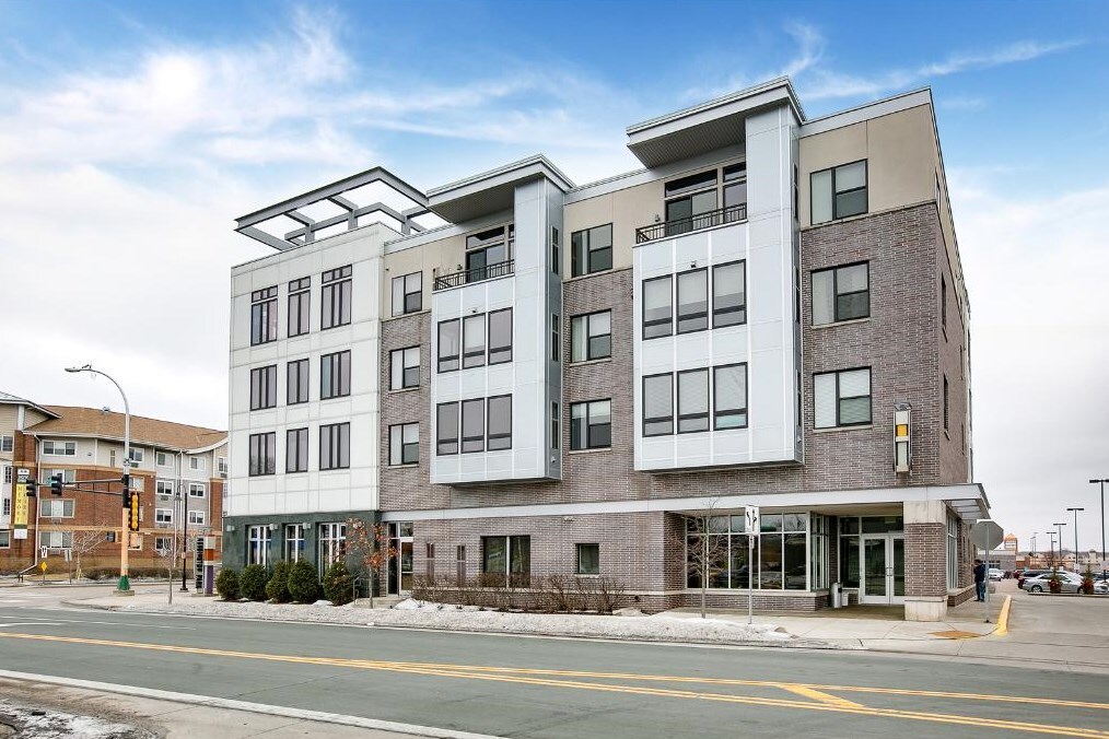 Foto principal - 7600 Lyndale Ave S