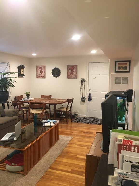 Foto principal - 157 Central St