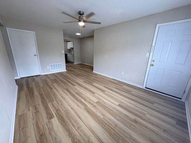 Building Photo - 200 Kilby Shores Dr