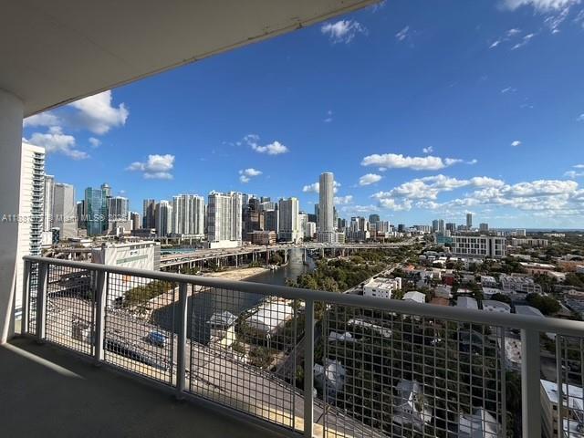 Foto del edificio - 10 SW South River Dr
