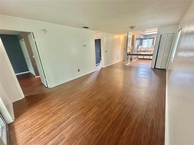 Building Photo - 2549 S Oak Ave
