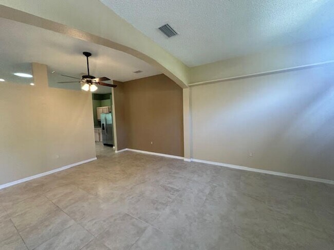 Foto del edificio - Spacious home for rent !